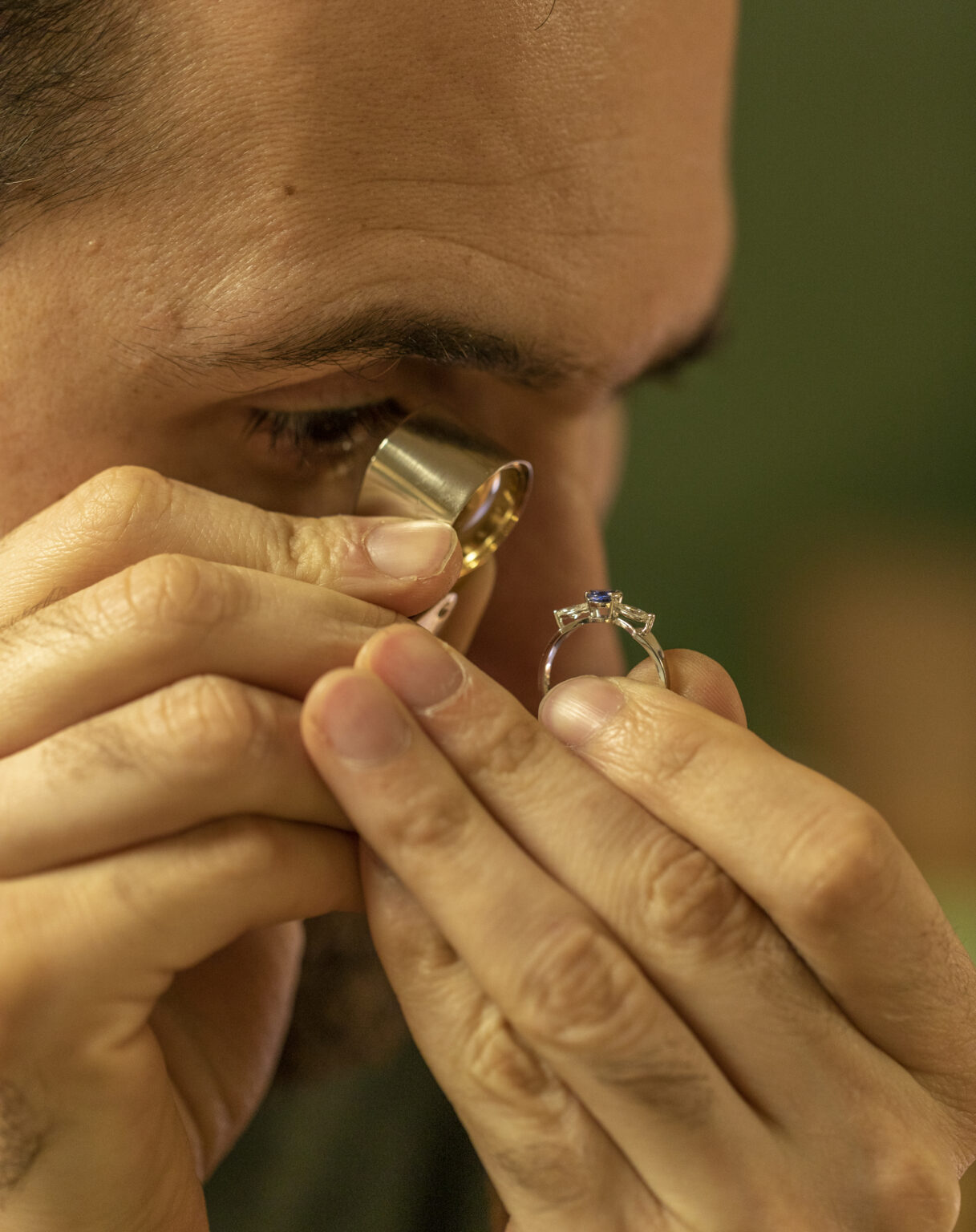 Une équipe passionnée dans notre atelier Esquisse Jewels