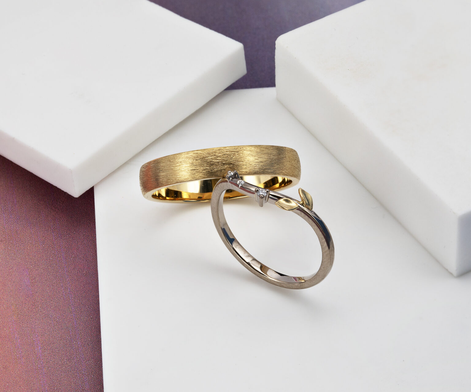 Alliances sur mesure créée dans les ateliers Esquisse Jewels à Bruxelles.